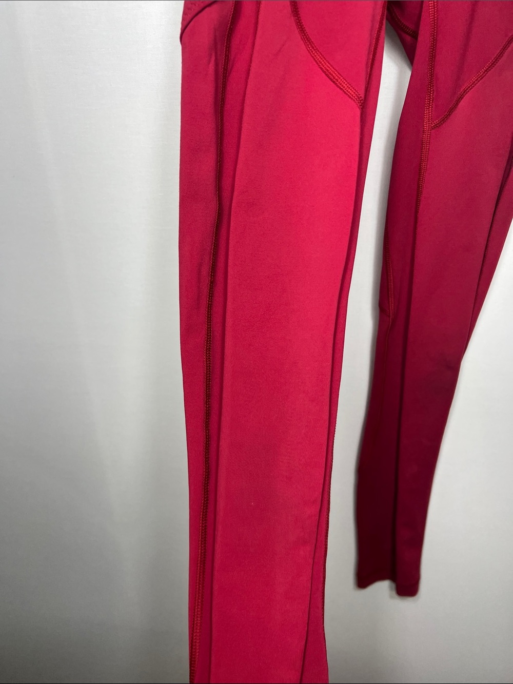 High-Waist Performance Leggings in Deep Berry - Picture 10 of 11